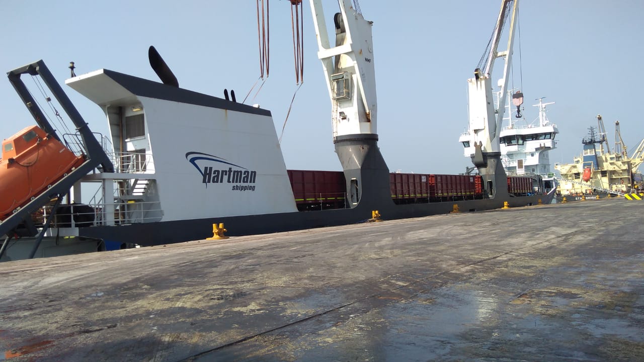 Heavy-Lift Vessel Operations with Pedestal Cranes
